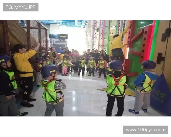 成都攀岩队的默契配合与挑战精神揭示攀岩运动的魅力与团队合作之道 成都攀岩队的默契配合与挑战精神揭示攀岩运动的魅力与团队合作之道